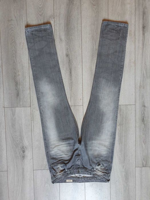 Blugi REVIEW "Simon Slim" - Marime W33 L36 (Talie 88 cm)