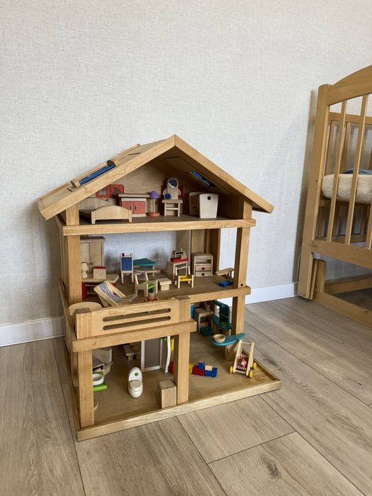 Деревянный домик с мебелью из Тайланда