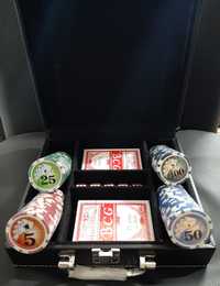 Набор для игры в покер в кейсе (100 фишек, 2 колоды и кости)