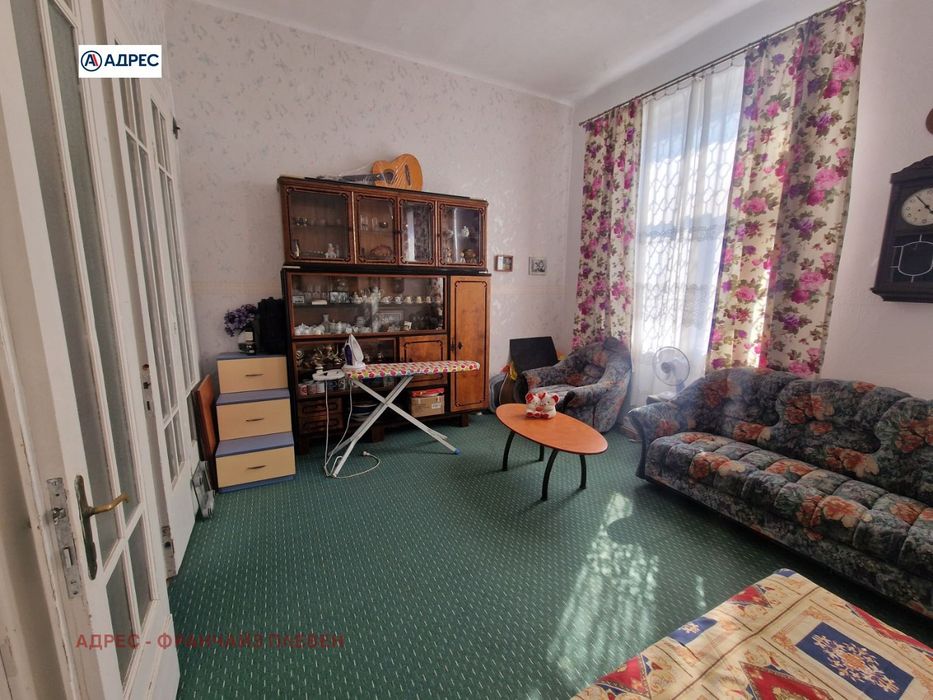 Продава се Многостаен апартамент в Плевен, Идеален център - 210 кв.м за 1191 €/кв.м - Снимка #5
