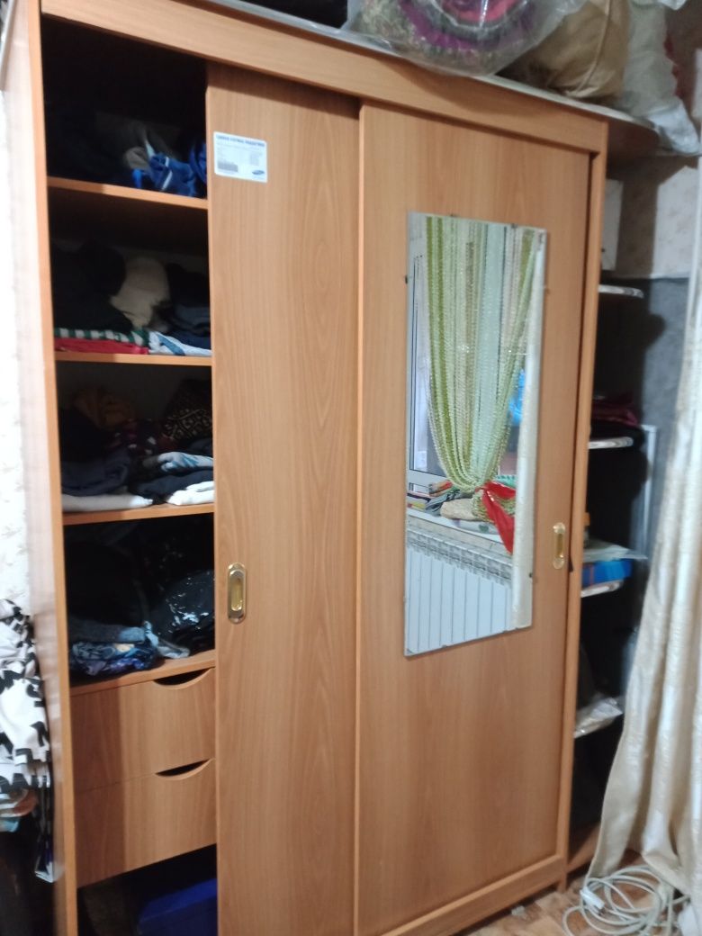 Продам б/у шифоньер