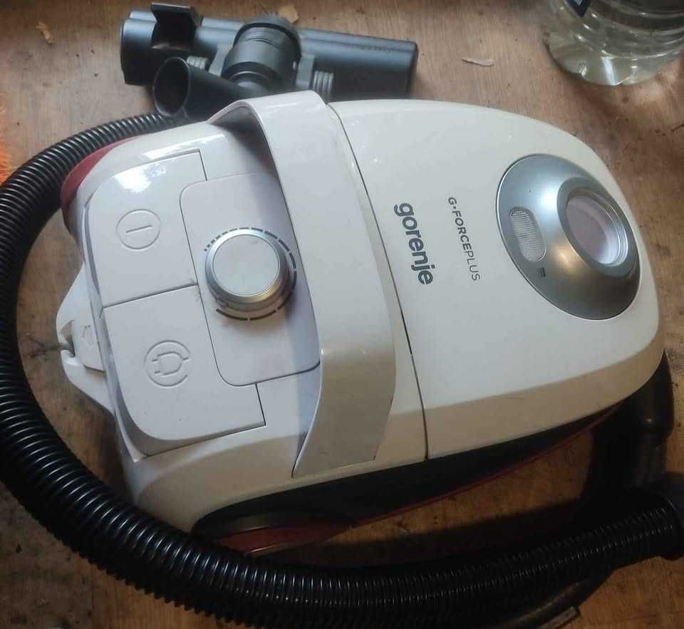 Aspirator cu sac Gorenje VCEA21GPLW, 700W, filtru HEPA, Alb