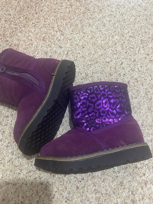 Новые  зимние сапожки девечковые  продам