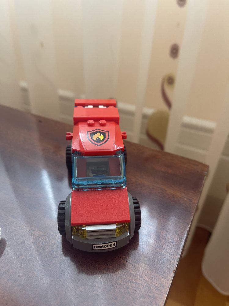 Mașina de pompieri lego