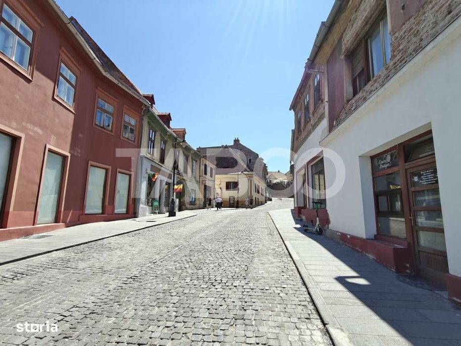 Apartament decomandat cu 2 camere si pivnita in Centrul Istoric Sibiu