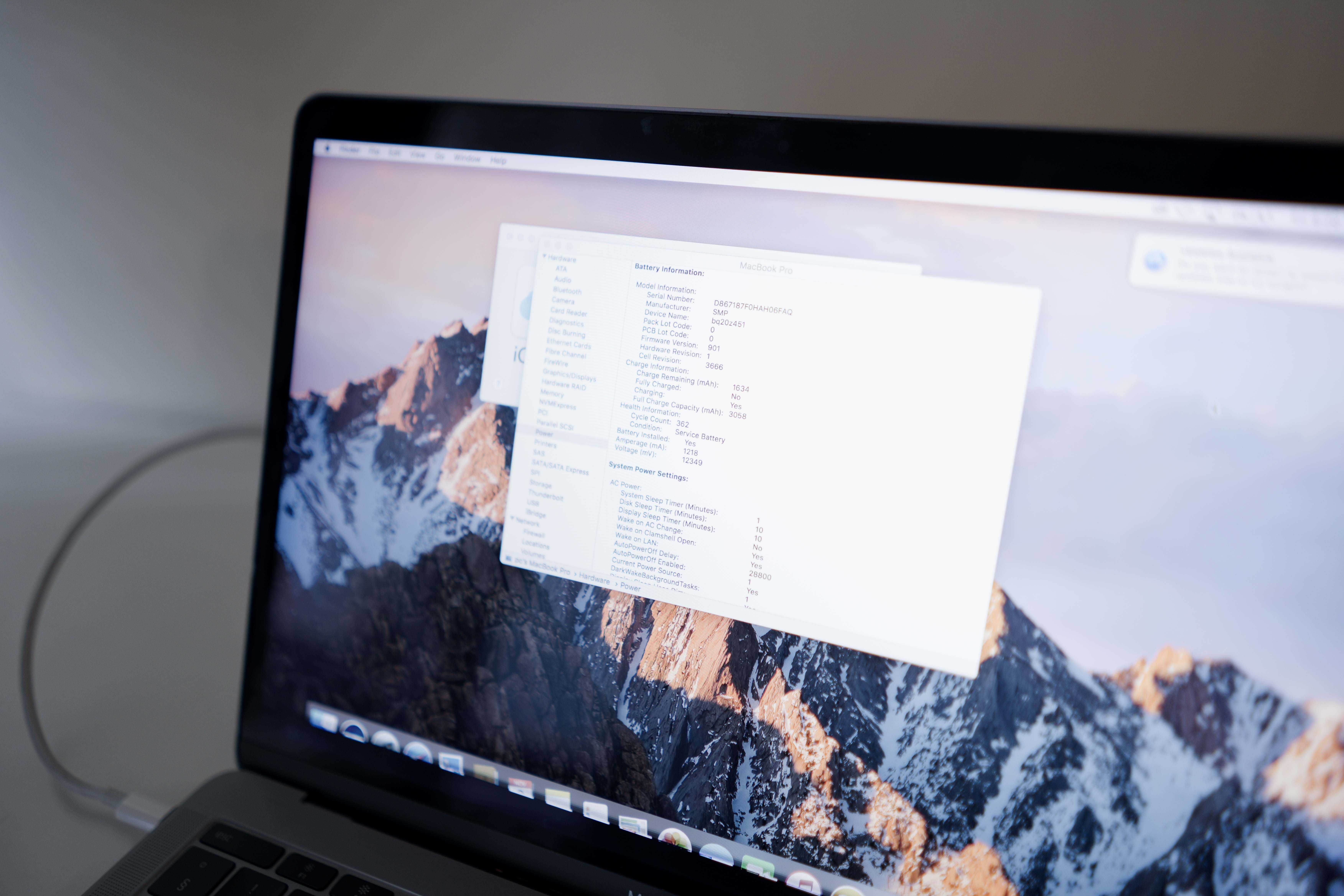 Macbook Pro 2017 Piese sau reparat