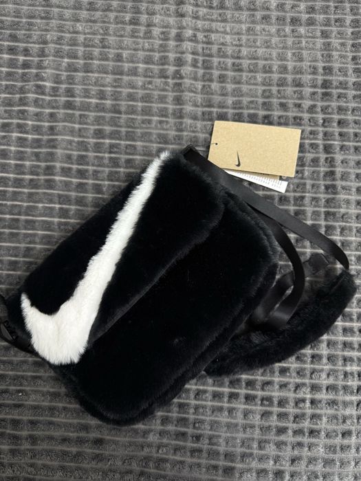 пухкава чанта Nike – НОВА с етикет