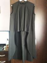 Bluza scurta in fata si lunga in spate se potriveste la pantaloni !