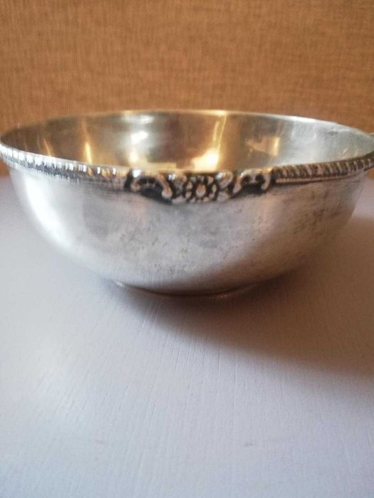 Vand castronele decorative din argint