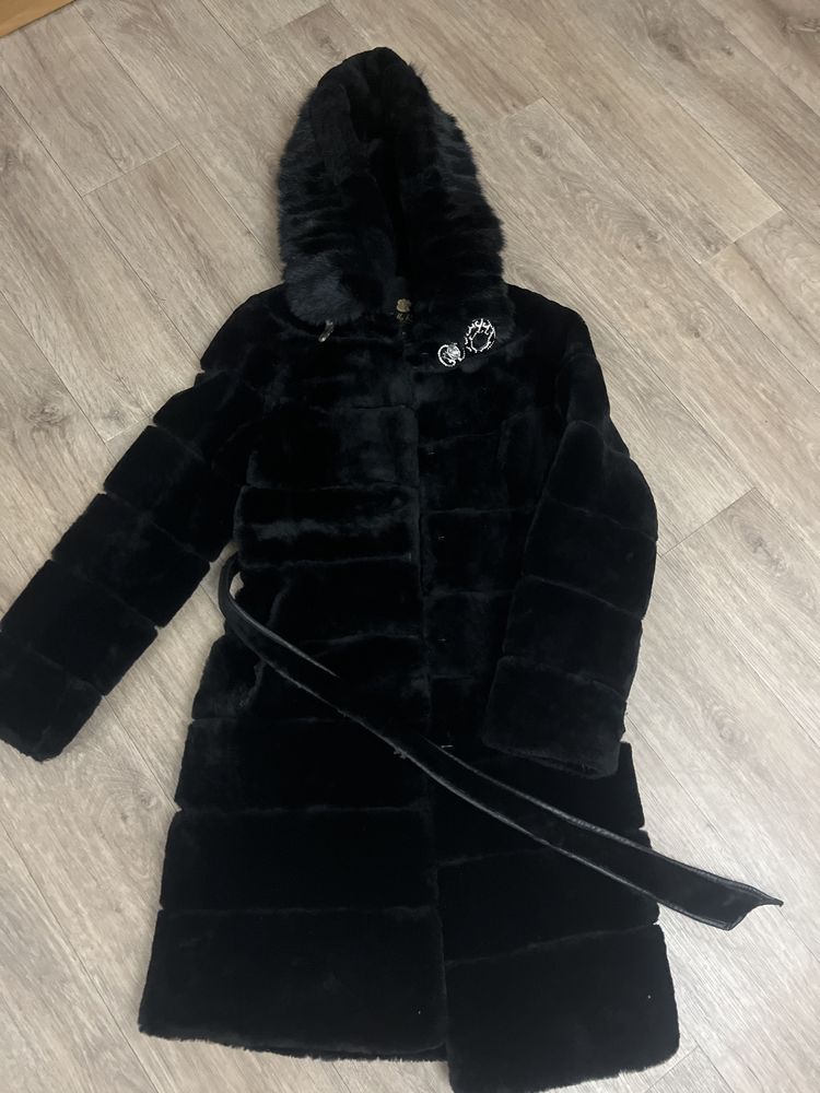 Срочно продам шубу мутон р-р 42