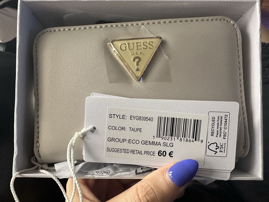 Чисто ново портмоне на guess