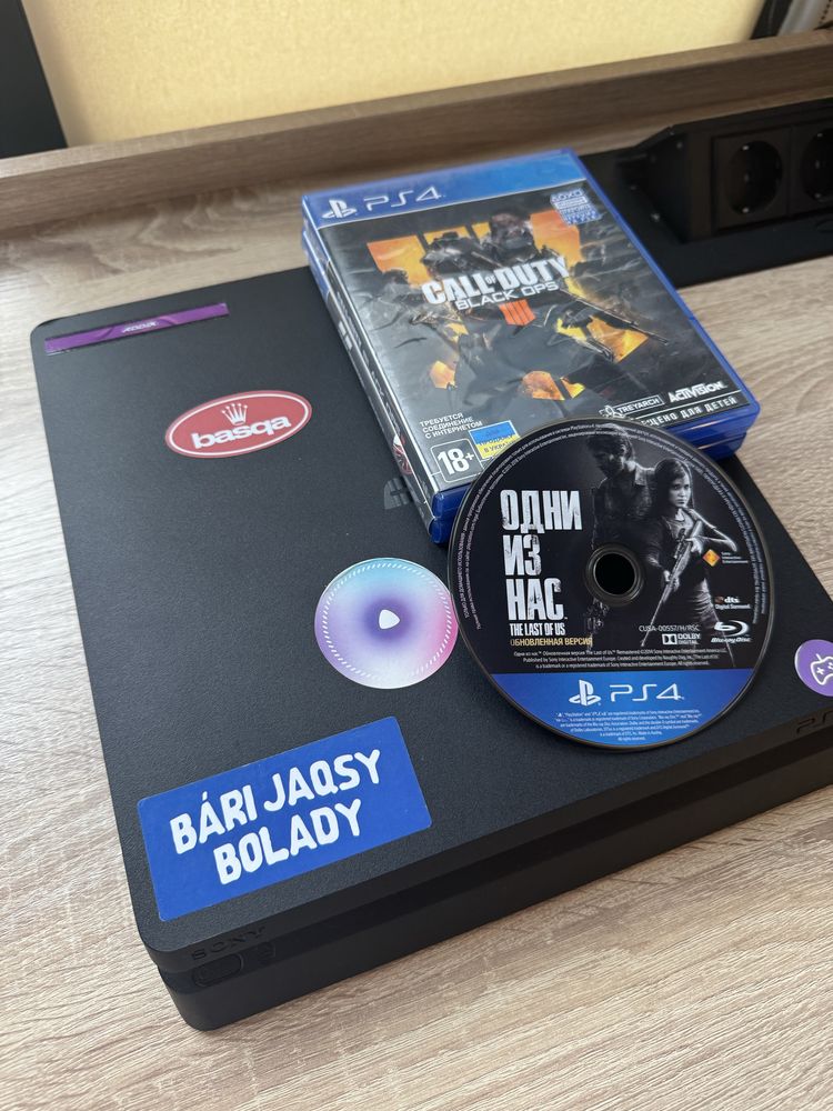 PS4 в хорошем состоянии