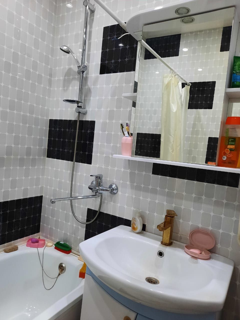 Продам 2 комн.кв. в 7 мкр