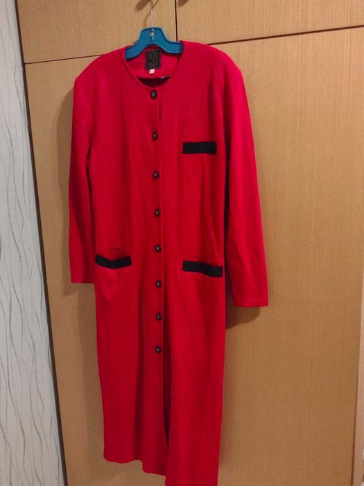 Трикотажна рокля с дълъг ръкав