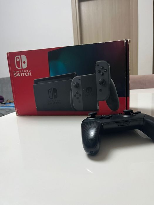 Nintendo Switch si controler suplimentar