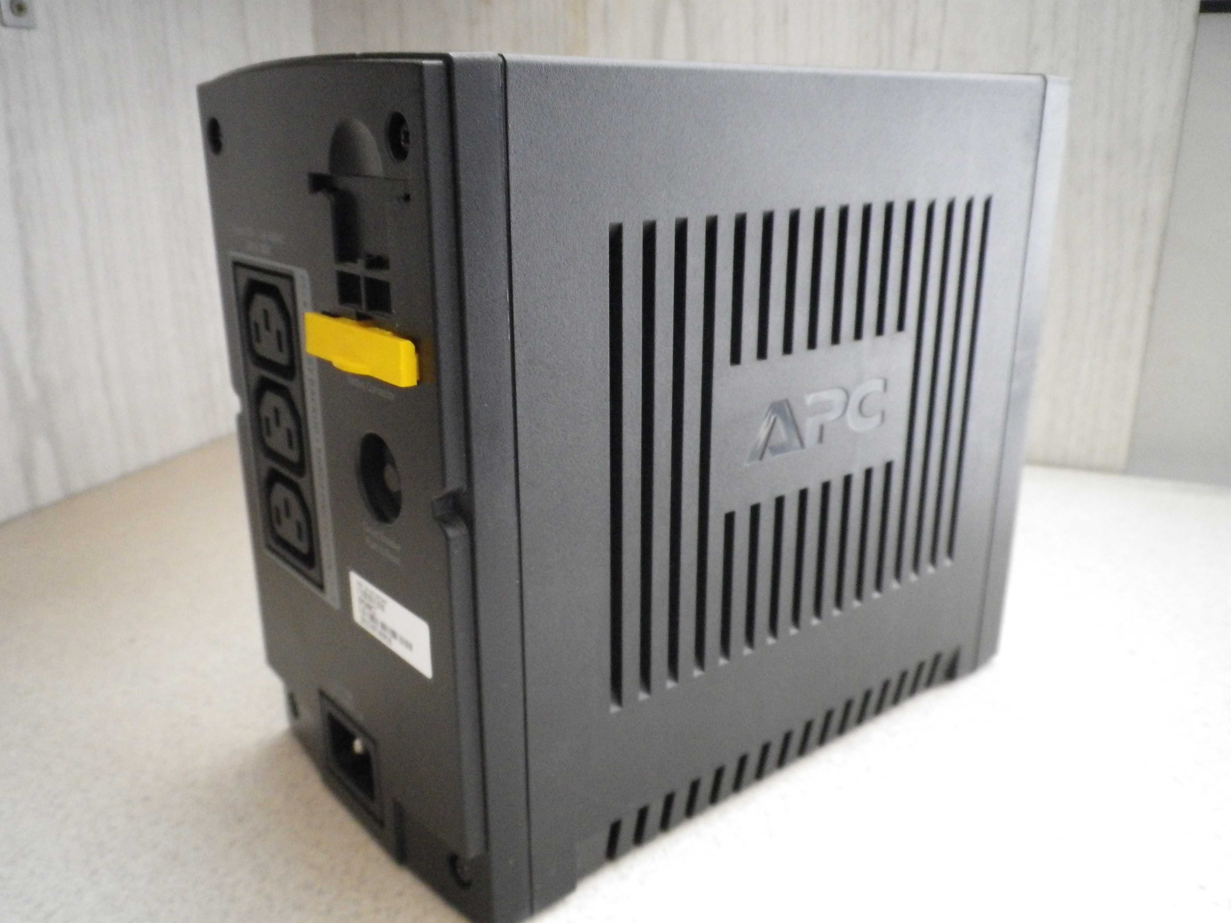 Качествен UPS APC BX500CI