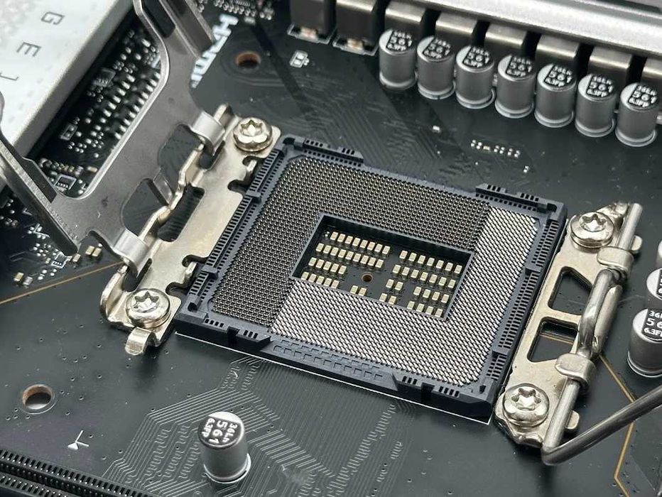 Placă de bază MSI MPG Z790 EDGE WIFI DDR5 LGA 1700 - impecabilă