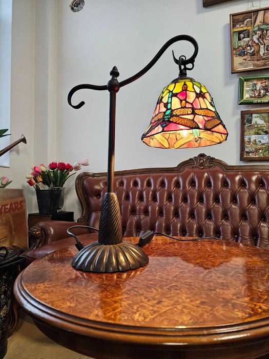 Витрина с метален обков