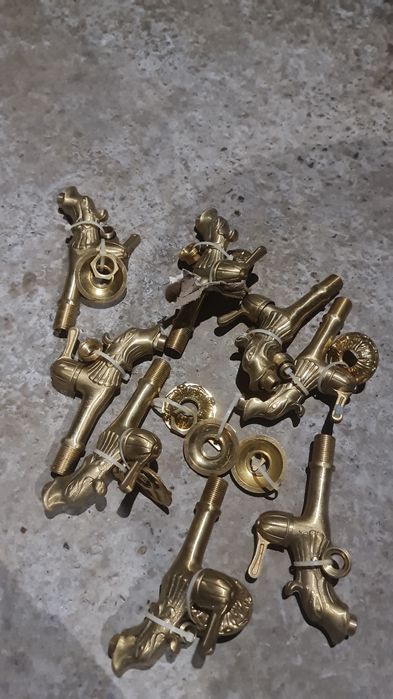 Robinet in forma de lup