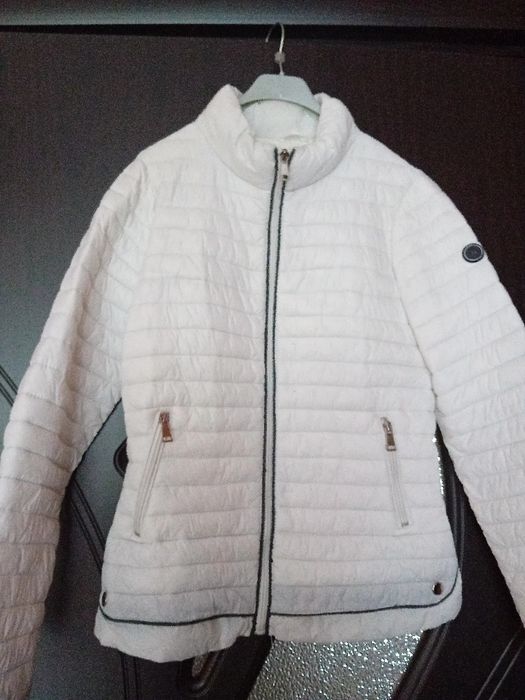 Две якета в бяло