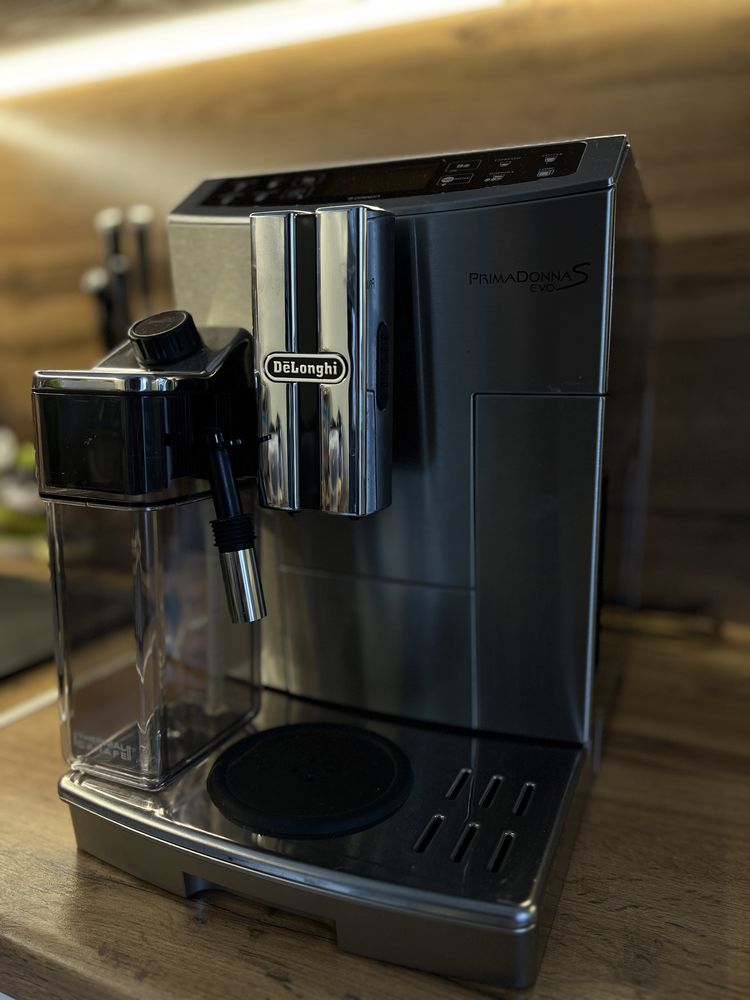 Продам Кофемашину Delonghi PrimaDonna S Evo ECAM 510.55.М серебристый