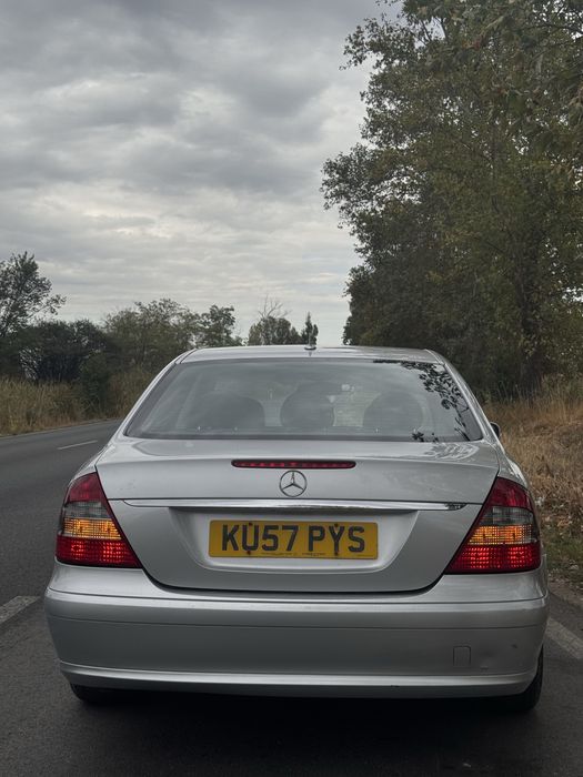 Mercedes-Benz W211 E220