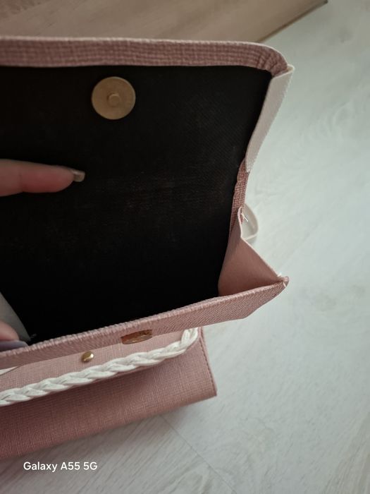 Продавам чанта с портмоне