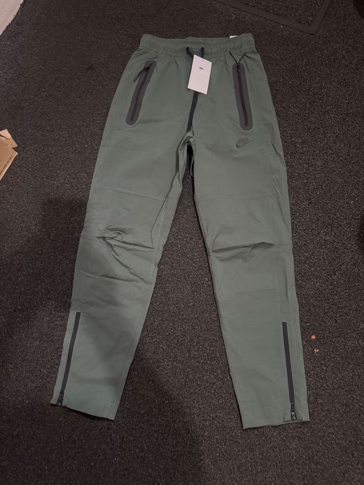 Pantaloni Nike  Tech