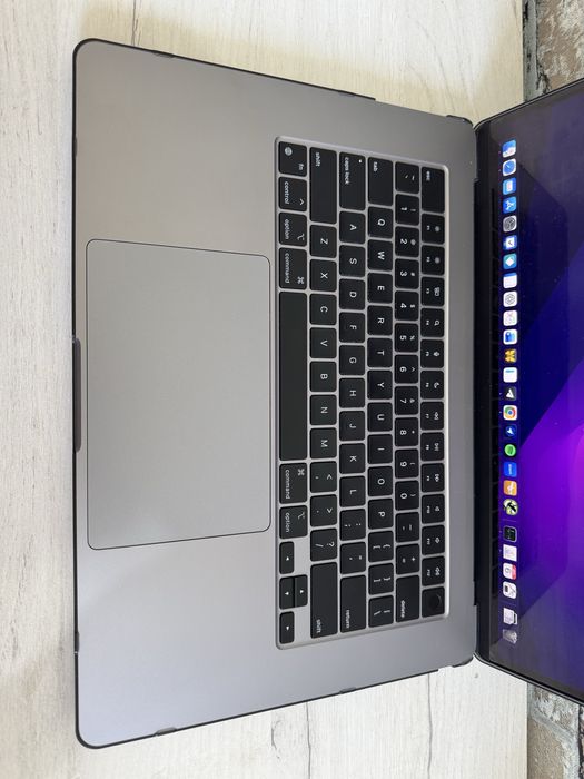 Продам Macbook Air 15 M3 16\256