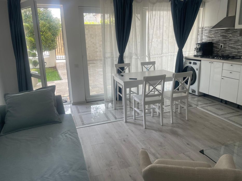 Inchiriez apartament cu 2 camere la vila Ysy
