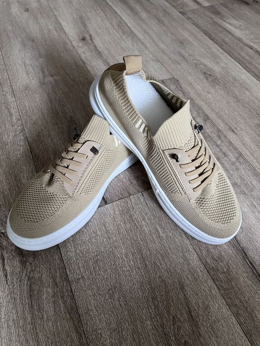 Летние кроссовки. Материал тряпка.