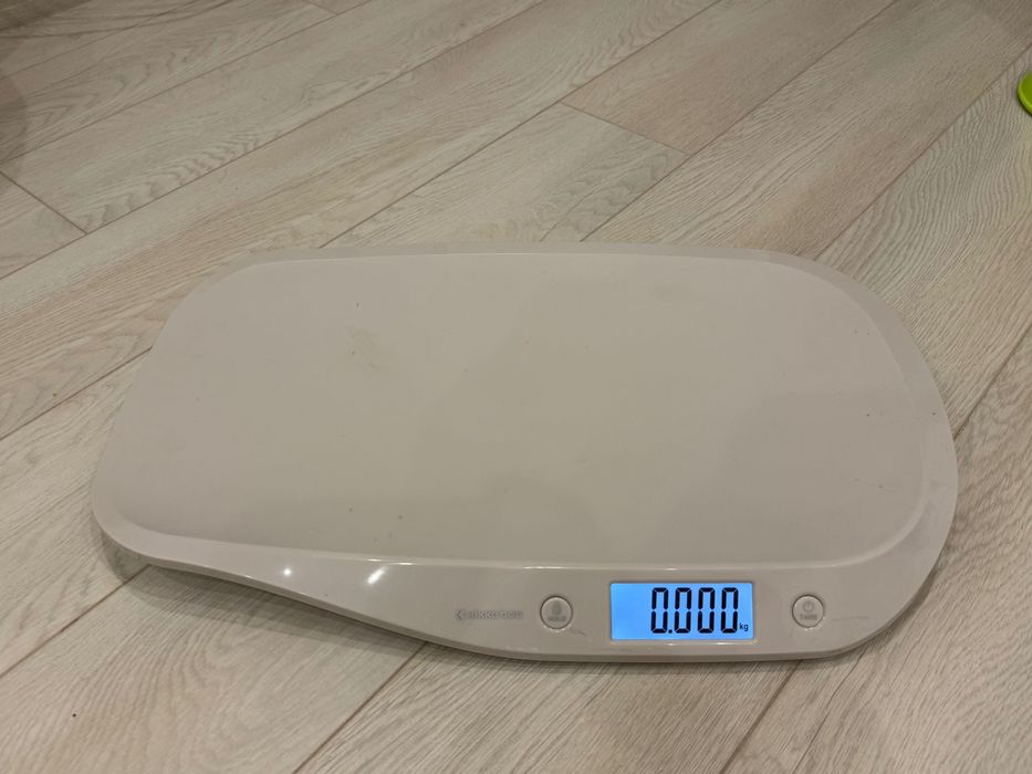 Цифрова везна за бебета Kikkaboo -Бяла