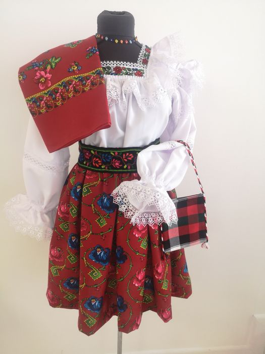 Costum popular de Maramures pentru femei complet