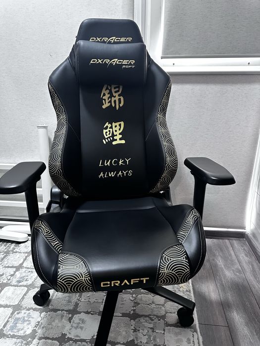 Игровое кресло DXRacer