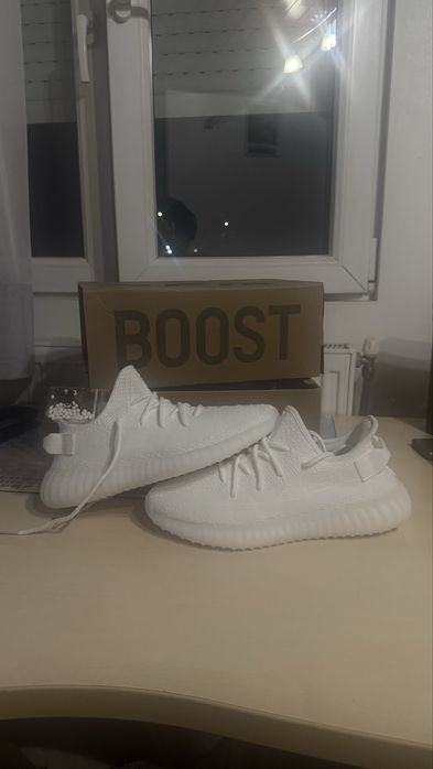 Yeezy 350 Cream White / Triple White