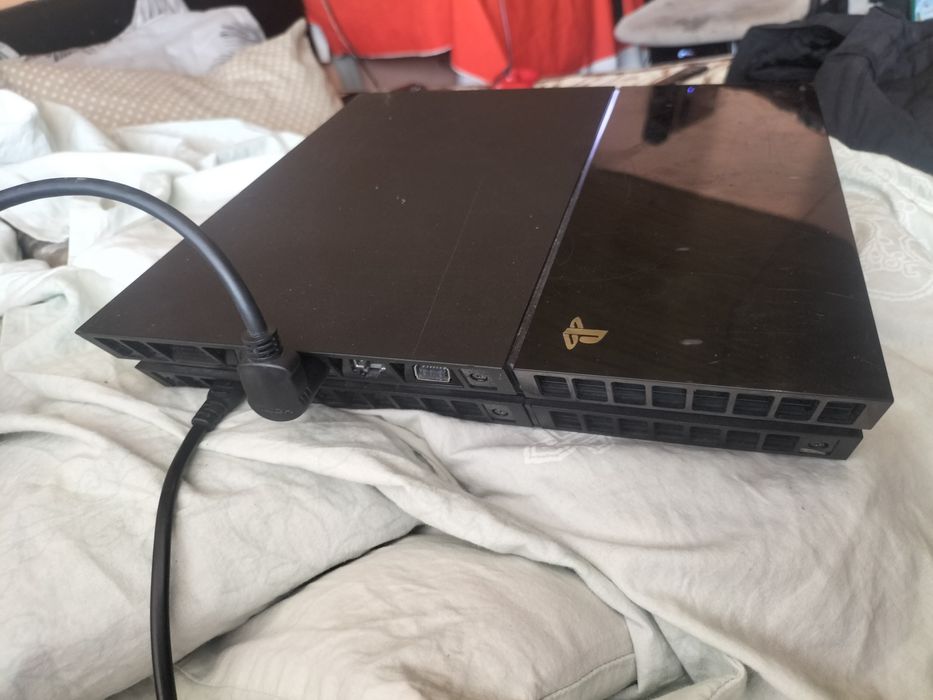 Vând/Schimb PS4 Schimb cu telefon bicicletă leptop preț fix nu trimit