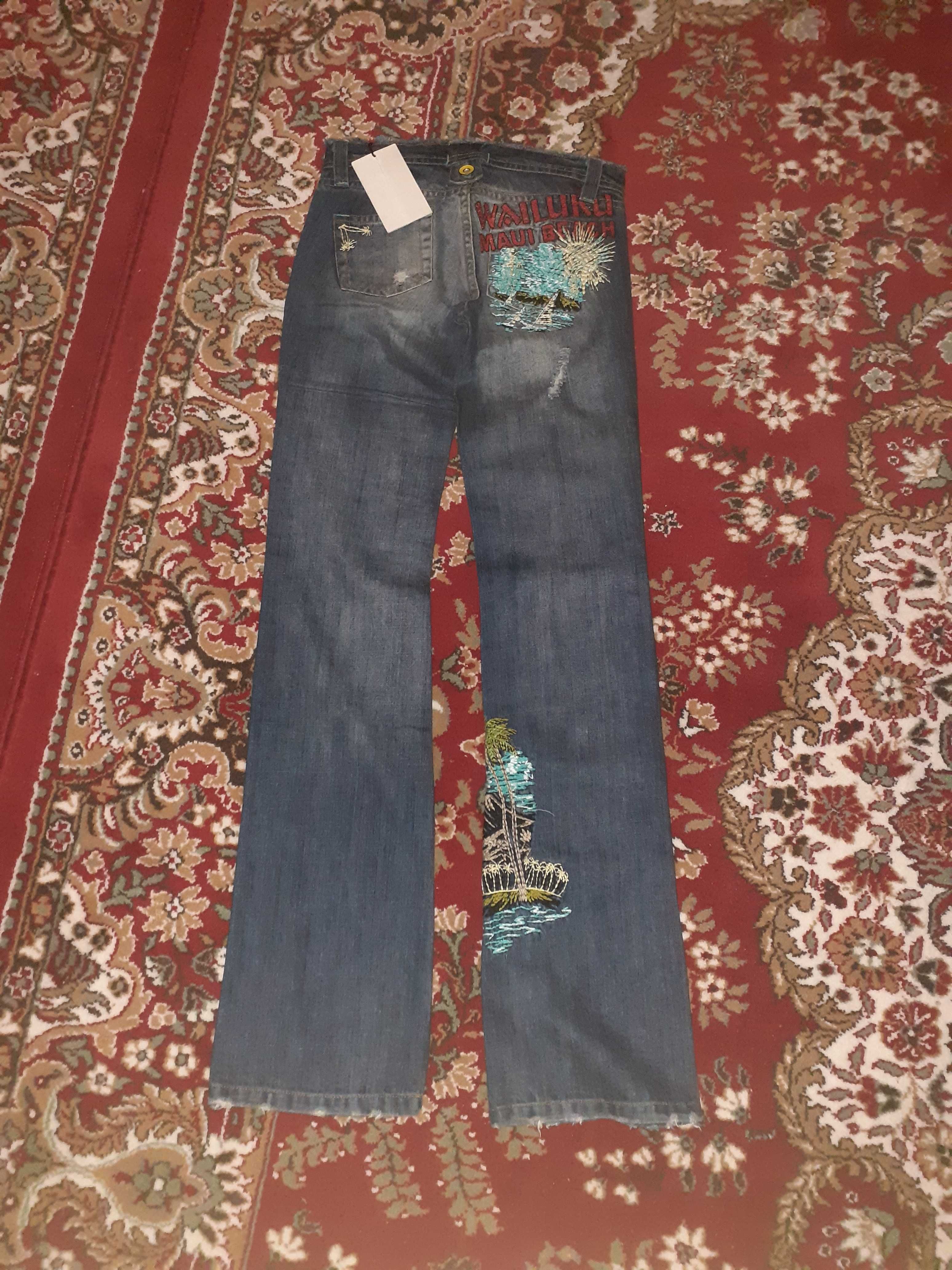 vand bluejeans foarte frumosi