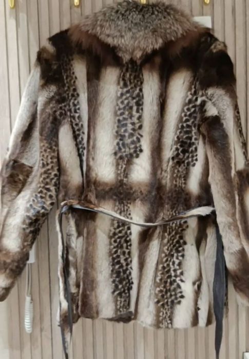 Воротник Песец, сама шуба из Антилопы.
Воротник Песец, сама шуба из Ан