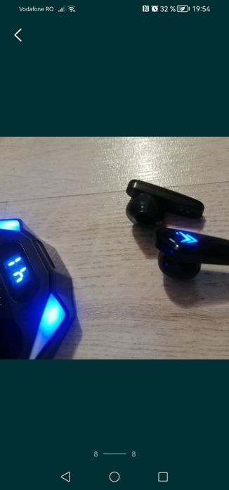 Căști wireless pentru gaming, cu control tactil și afișaj led, noi