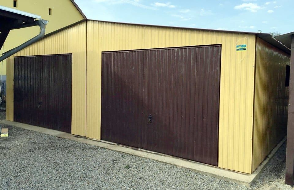 Garaj metalic din panouri sandwich  4.5 x 7.5m
