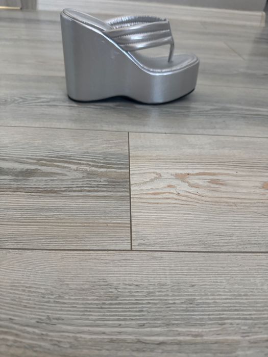 Чехли на висока платформа