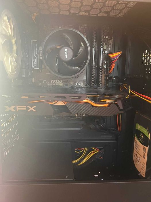 Sistem PC și monitor