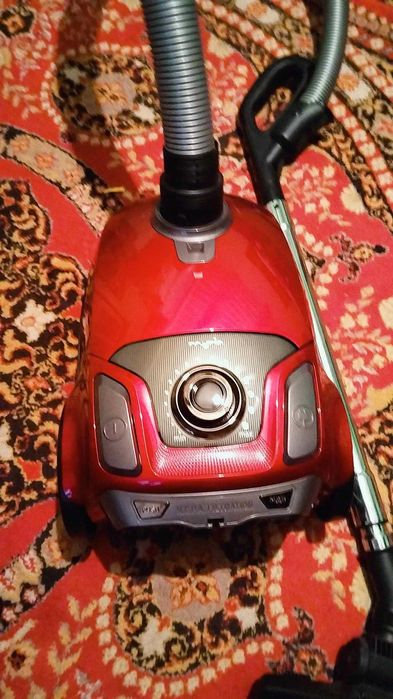 Se vinde aspirator Aspirator cu sac MYRIA MY4538, 3l, 750W, 76dB, rosu