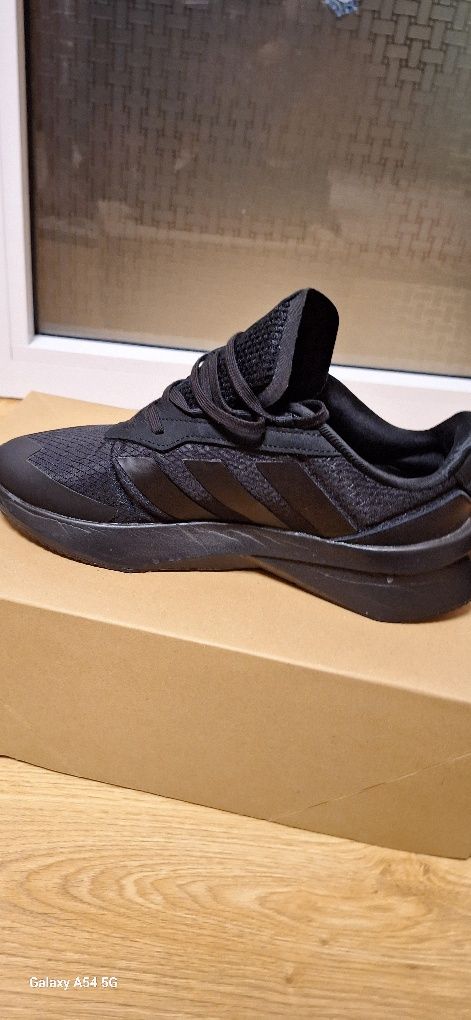 Vând Adidași *Adidas Performance*