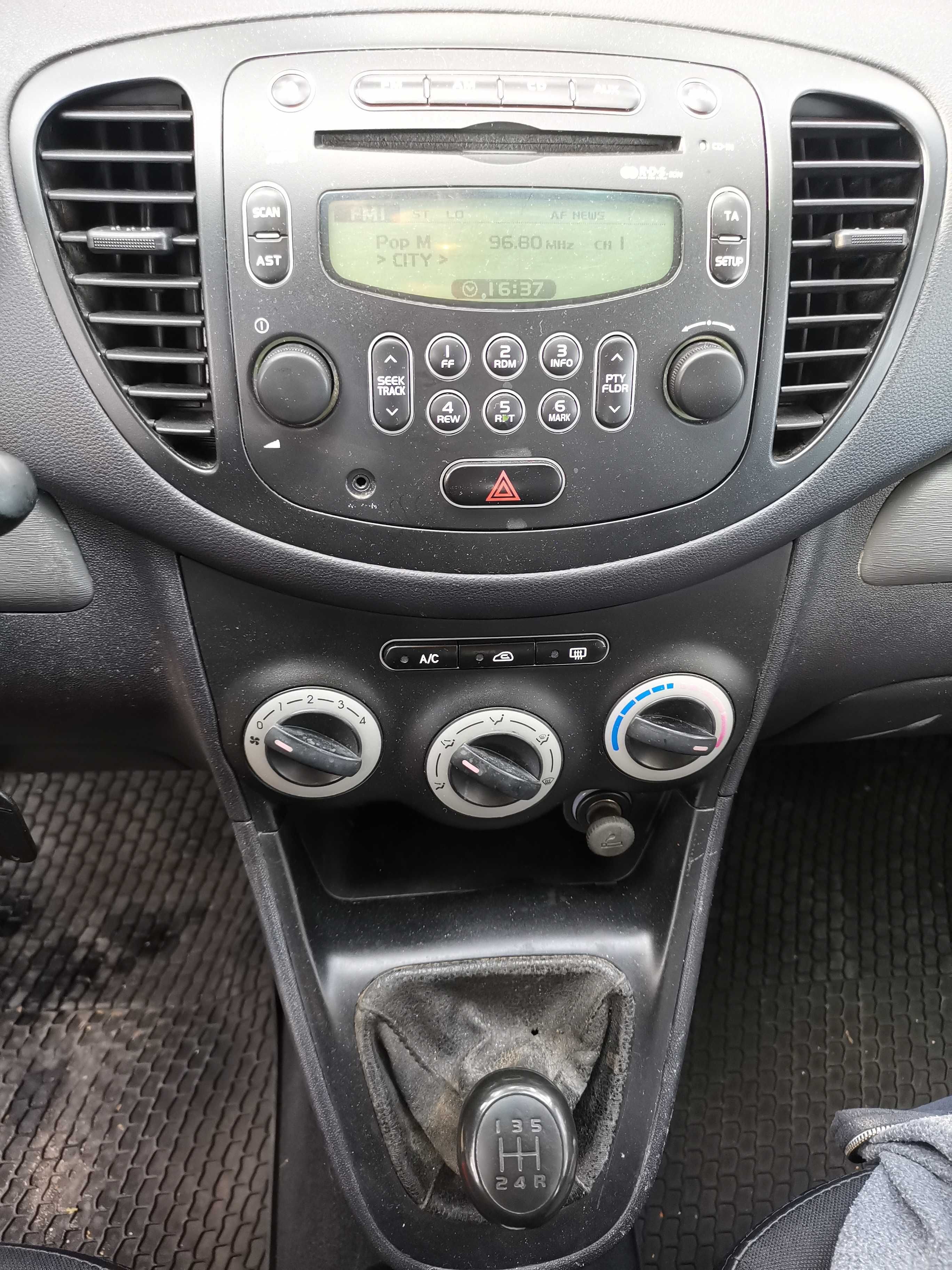 Hyundai I10 1.2l 78 к.с. супер икономична, климатик, сервизна книжка.