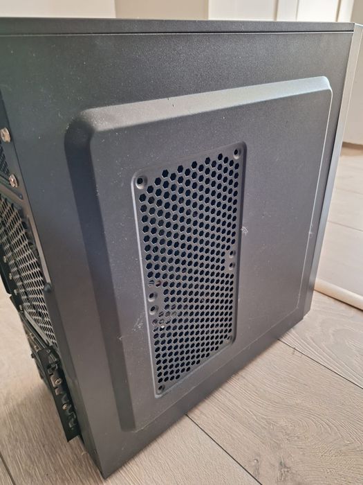 Vând unitate gaming  I5