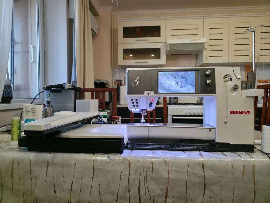 Швейно вышивальная машинка Bernina 830