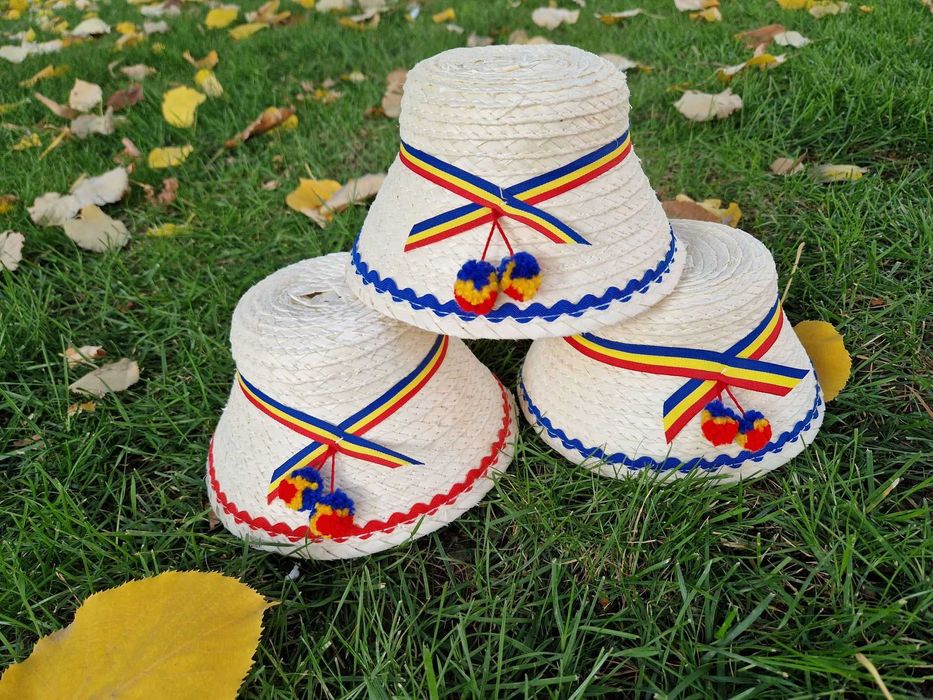 CLOP copii caciula cusma fes costum popular national camasa vesta ie