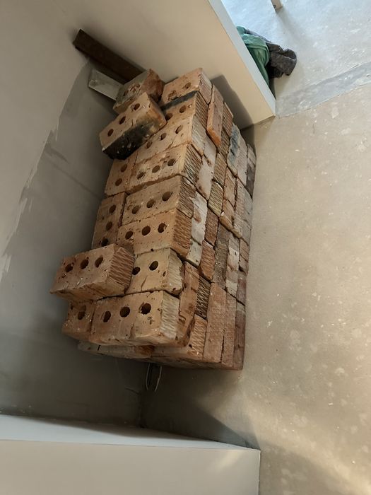 Красный чорнавой кирпич