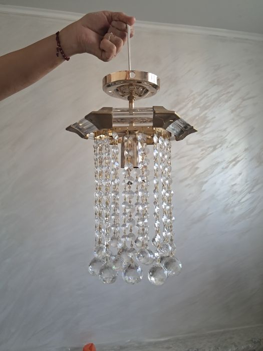 Продам люстру 3 шт